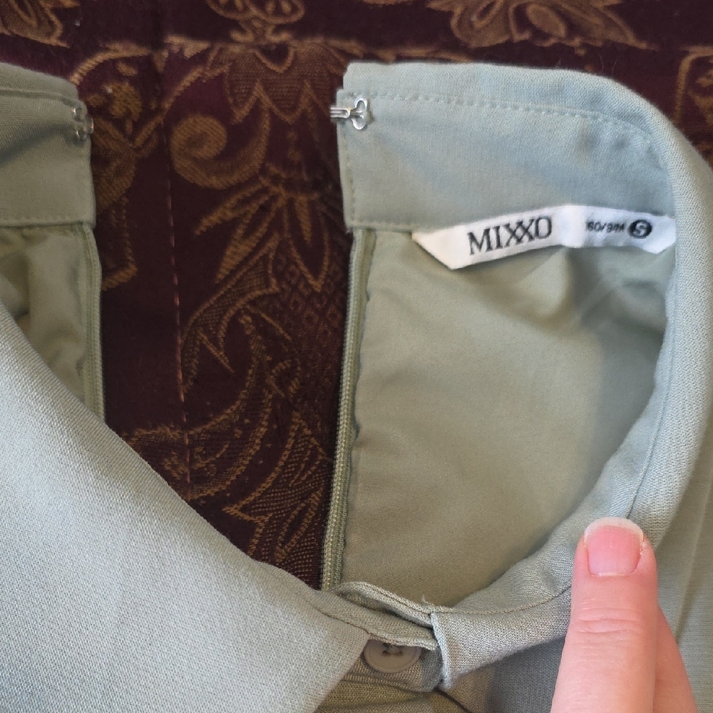 Stylish Green Pleated Dress, Size Small💚 Cute, Like New Condition- Fast Shipper - Picture 3 of 11